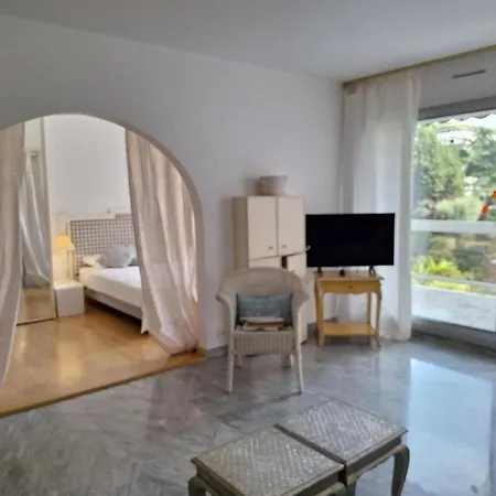 Les Pins Charming Appartement