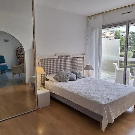 Les Pins Charming شقة جوان ليه باه