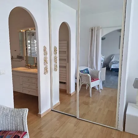 Les Pins Charming شقة