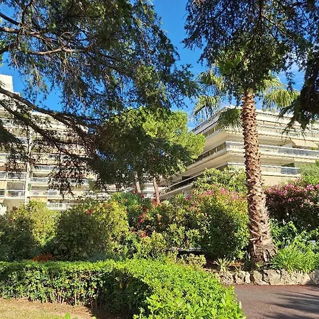 Les Pins Charming ז'ואן-לה-פינס